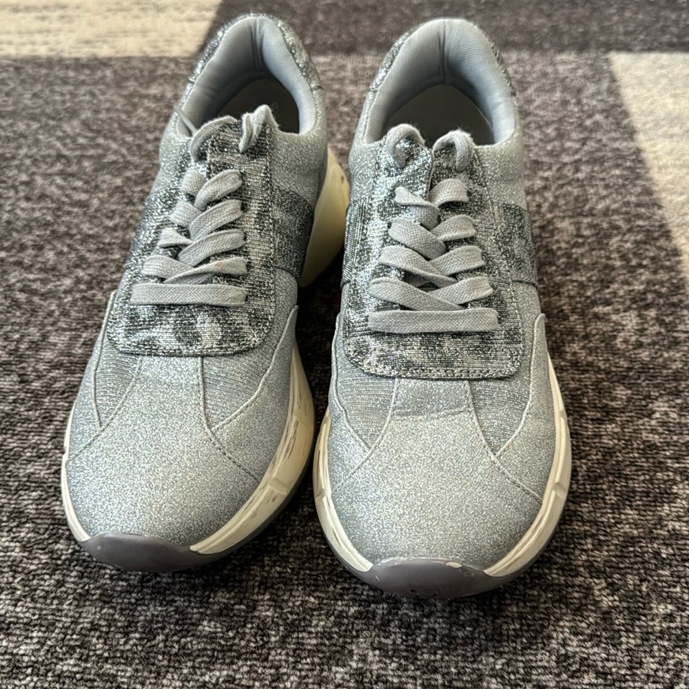 Silver sparkly sneakers sz. 8.5
